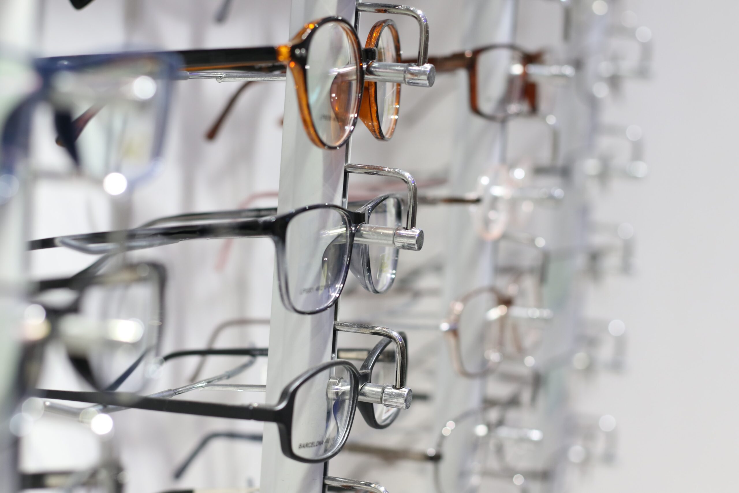 Read more about the article How to choose the right frame material for you?